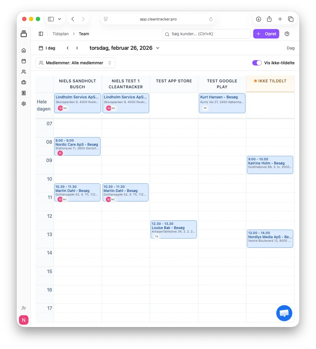CleanTracker Team-kalender med besøg placeret i separate kolonner for hvert teammedlem.